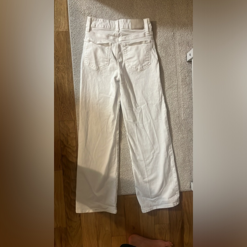 Worn once PAIGE DENIM - size 26 white jeans. They are the SASHA Jean style.